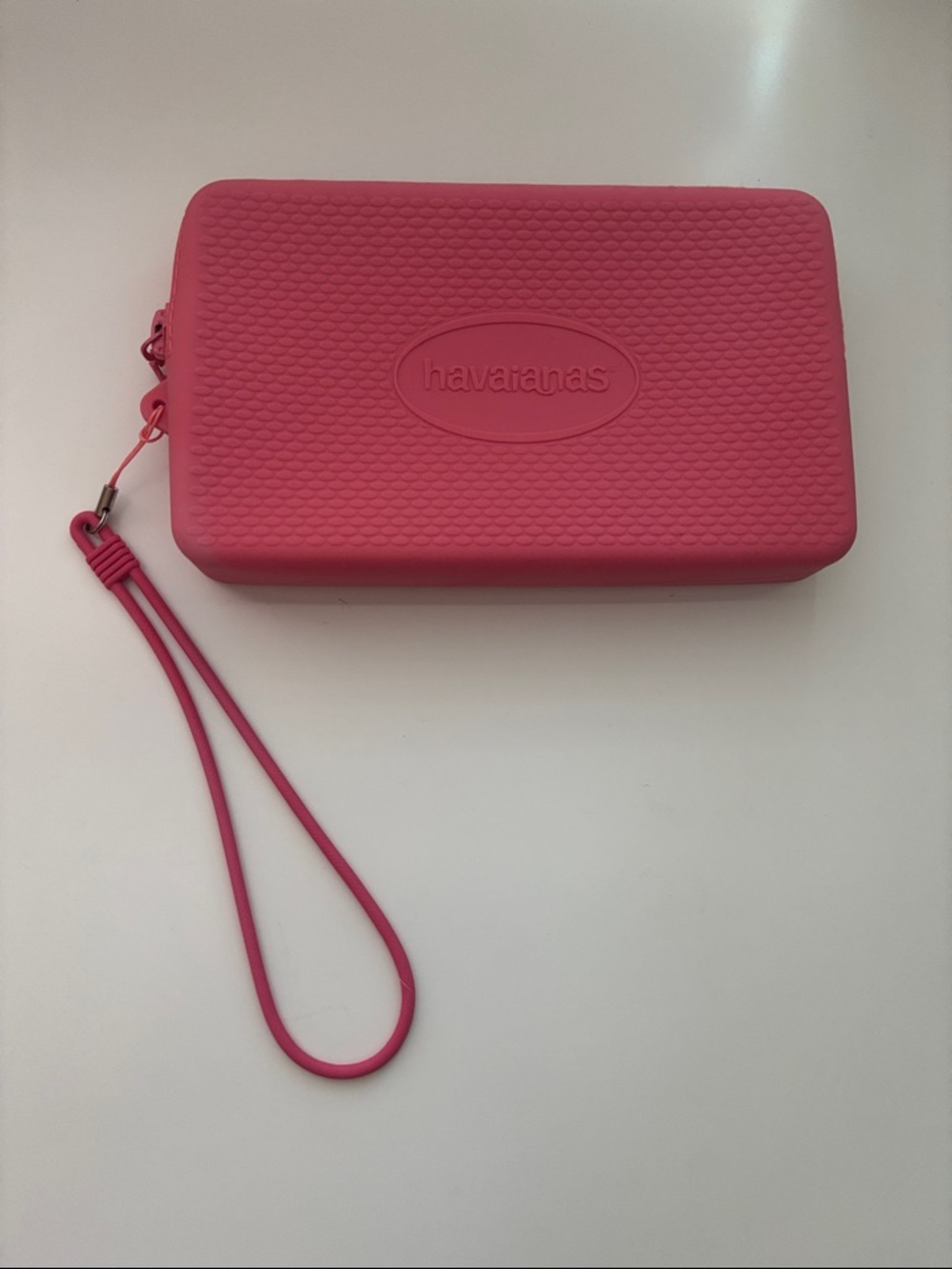 Brand new Havaianas Hot Pink Silicone Wristlet Pouch
